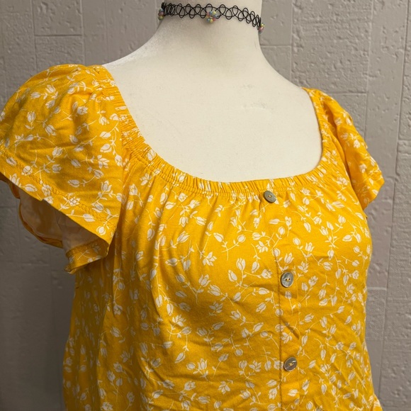 small blouse - Picture 1 of 7